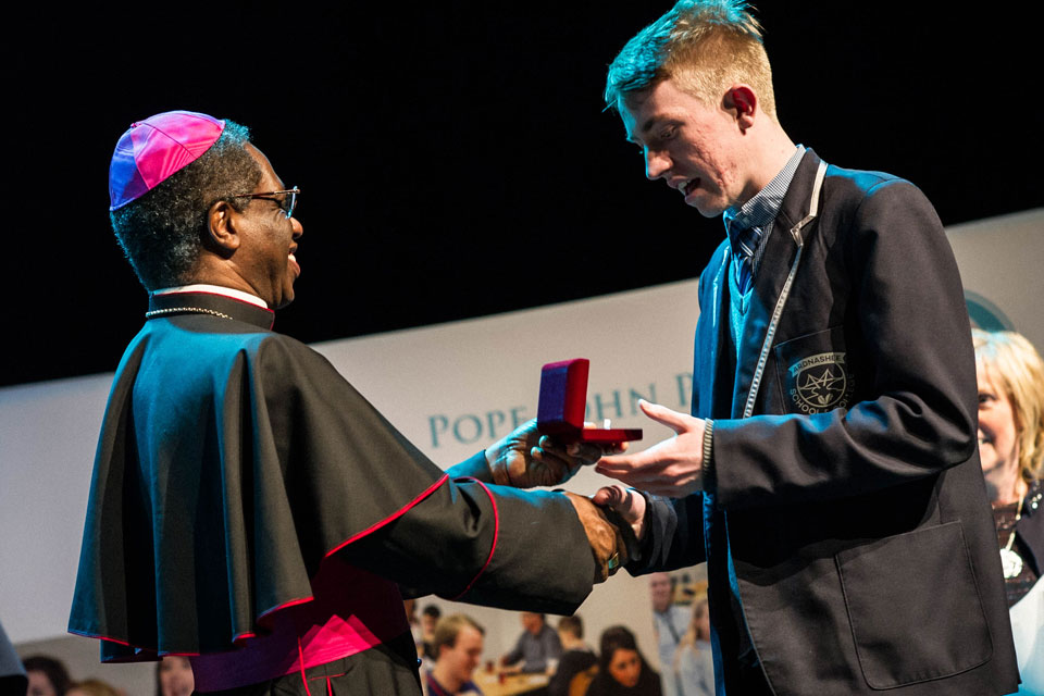 Archbishop Jude Okolo presents the Pope John Paul 2 Award